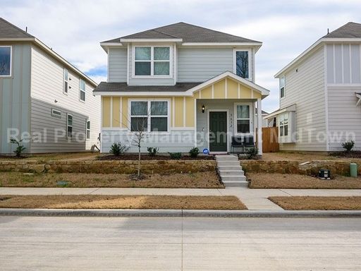 Charming spacious 2-story with a 2-car garage | Lux Master Suite & Prime Fort Worth Location! – photo 1