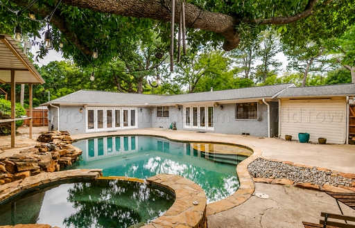 "Ultimate Backyard Oasis in a Lovely Quiet Neighborhood" – photo 1
