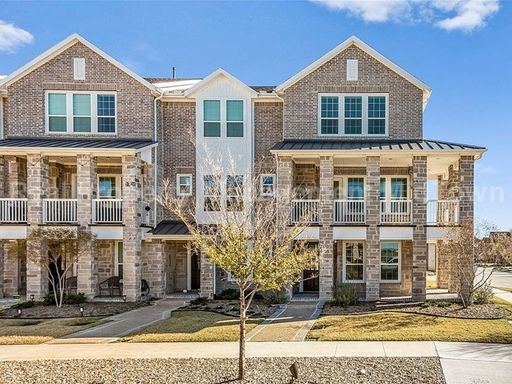 Live Elevated in the Heart of Viridian – Stunning Island Townhome! – photo 1