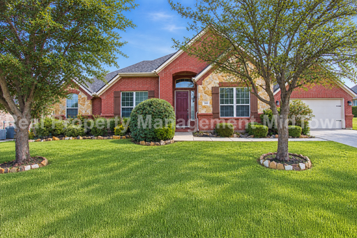 Spacious 4-Bedroom Home in Mansfield with Flexible Living Space! – photo 1