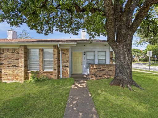 Charming townhouse in the heart of Arlington – photo 1