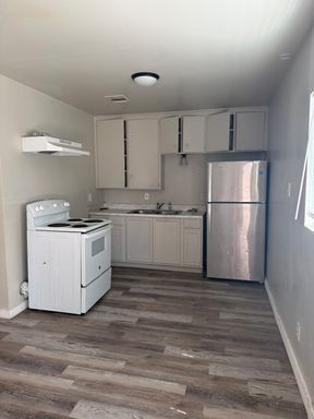 2 bed 1 bath with water included! – photo 1