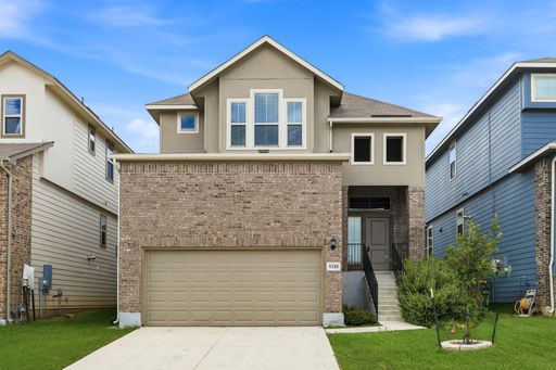 Close to everything, far from ordinary! 4 BR, 2.5 Bath plus an office and loft! – photo 1