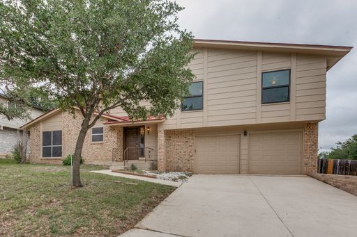 Must see! 3 BR, 2.5 BA corner with large backyard – photo 1