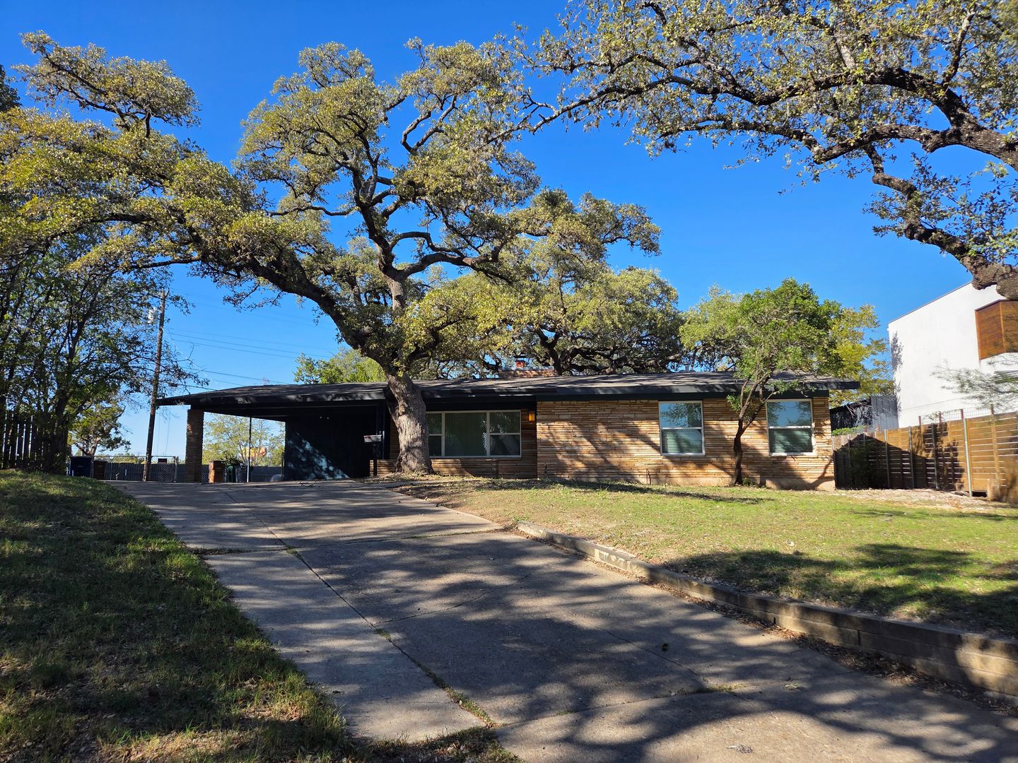Austin House: 502 Sunrise Circle