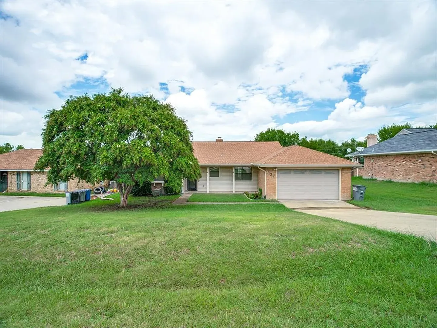 Prosper House: 303 E 6th St