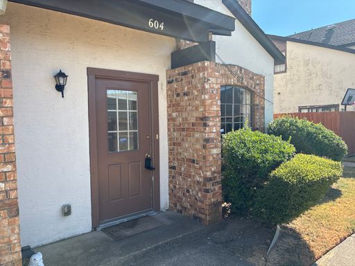 Duncanville townhome ready for move in. - Deposit Assistance is available