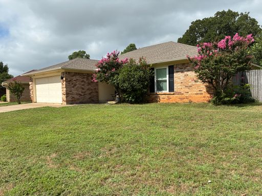 Quiet Neighborhood with easy access to Hwy287 and I-20 - Deposit assistance available – photo 1