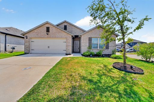 4 Bedrooms, 3 Full Baths & Community Pool In Royse City – photo 1