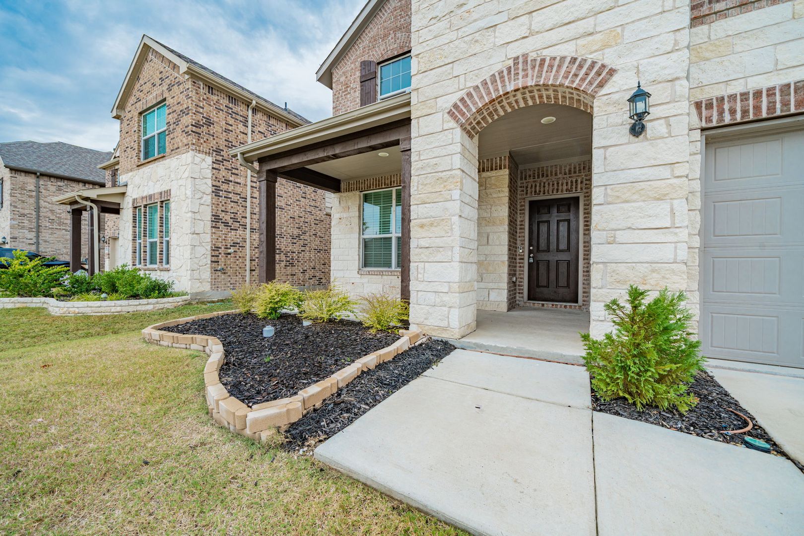 Rockwall House: 427 Holt Ln