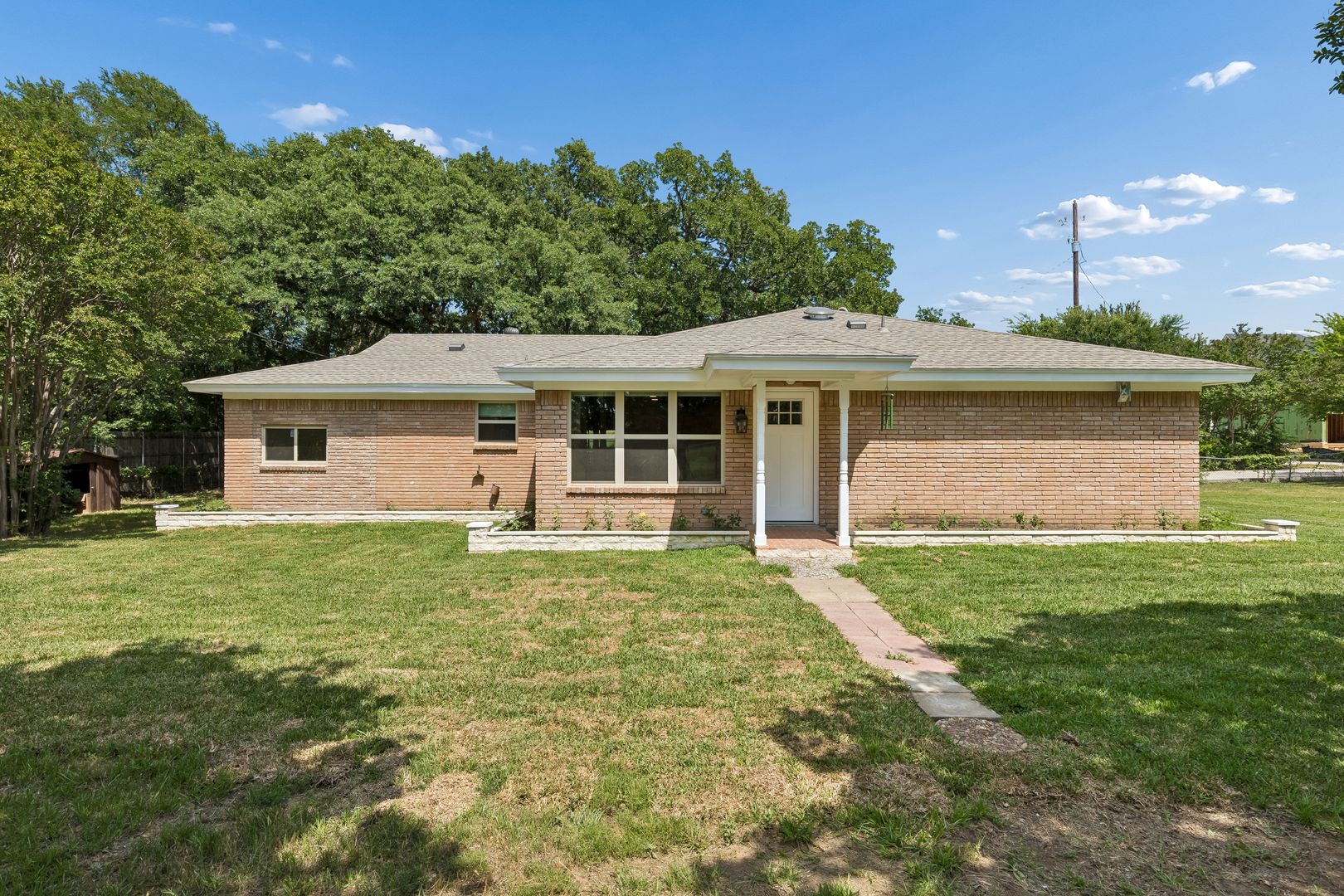 Colleyville House: 1212 West Murphy Road