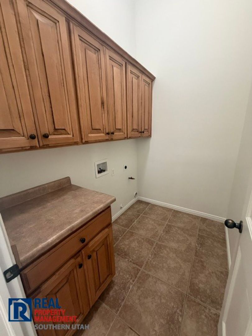 Laundry room at 3900 Madison Ave