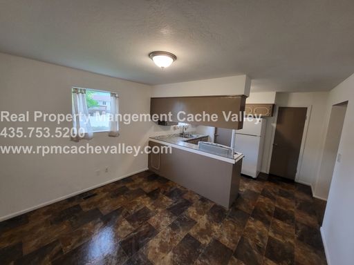 Newly renovated 2 bedroom 1.5 bath unit. Available beginning of August! Pet friendly
