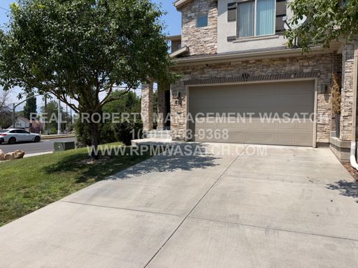 Beautiful Spacious Murray Townhome Prime Location – photo 1