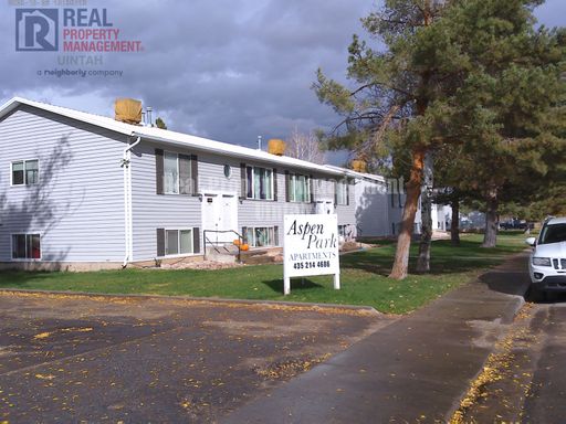Cute 3 Bedroom 1 bathroom Apartment MOVE IN SPECIAL!! HALF OFF FIRST MONTH'S RENT