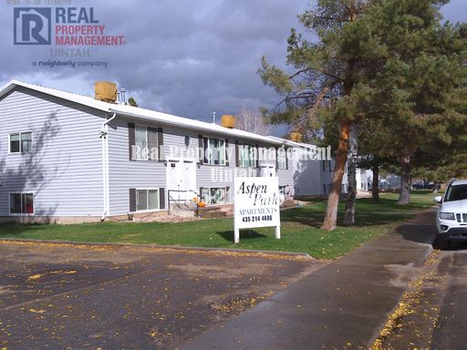 Cute 3 Bedroom 1 Bathroom Downstairs Apartment! MOVE IN SPECIAL!! FIRST MONTH'S RENT FREE WHEN YOU SIGN A 12 MONTH LEASE!!