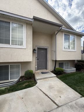 Welcome home to this spacious 4-bedroom, 3-bath residence in Spanish Fork, UT! – photo 1