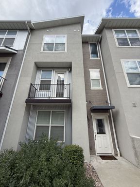 Spacious 3-Bedroom Spanish Fork Townhome – Granite, 2 Balconies, Pool & More