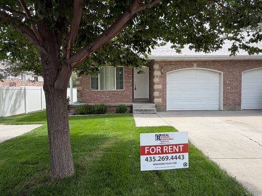 Welcome to this Beautiful Two-Bedroom Duplex in Santaquin, UT. A must see available Now