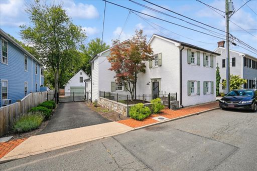 239 W Market St – photo 1