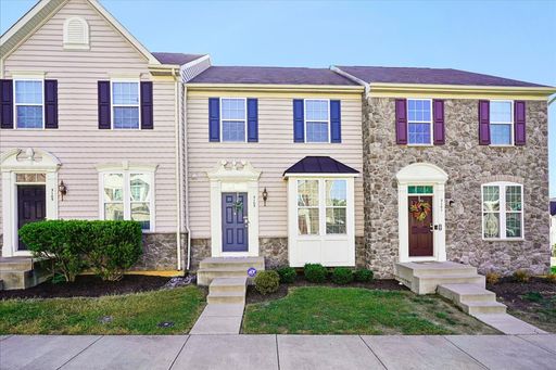 3 Bed Townhome w/ Fenced backyard near I-95! – photo 1