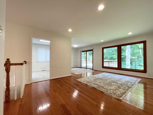 Beautiful 6 Bed/3Bath Single-Family Split-Level Home – photo 1