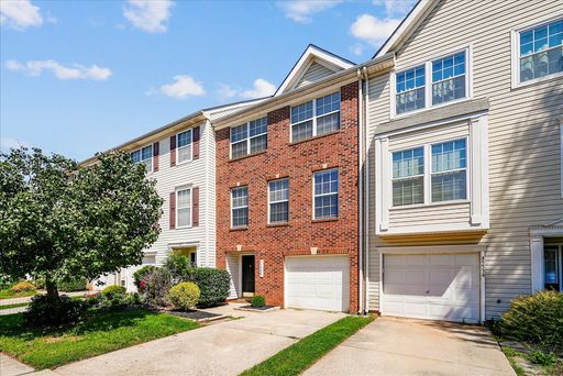 Spacious Brick Garage Townhome For Rent In Jefferson Village! – photo 1
