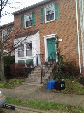 3 Level Townhouse in Fairfax! – photo 1