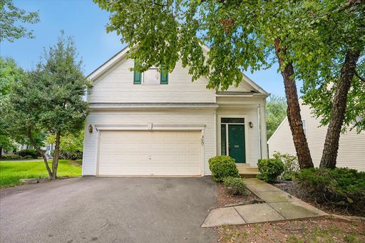Beautifully Updated Colonial in the Heart of Sterling For Rent! – photo 1