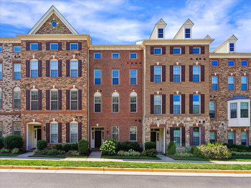 Amazing 4 Level Townhome with Rooftop terrace for rent! – photo 1