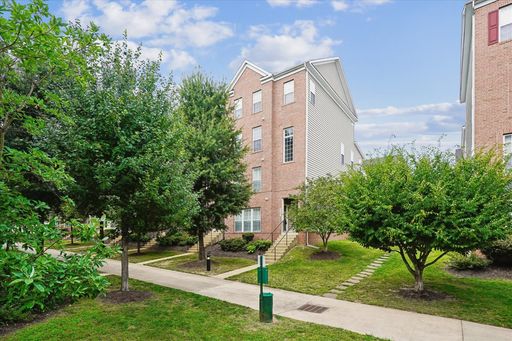 Beautiful 2BR End-Unit Townhome with Garage in Potomac Club! – photo 1