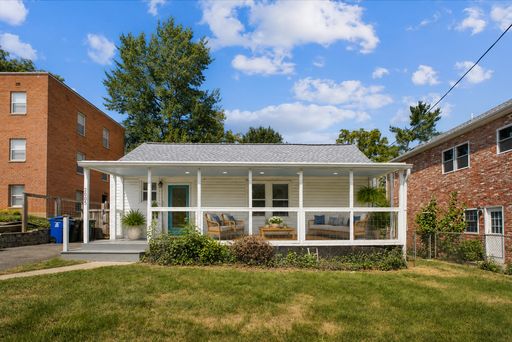 Charming updated home in the heart of Penrose Neighborhood!! – photo 1
