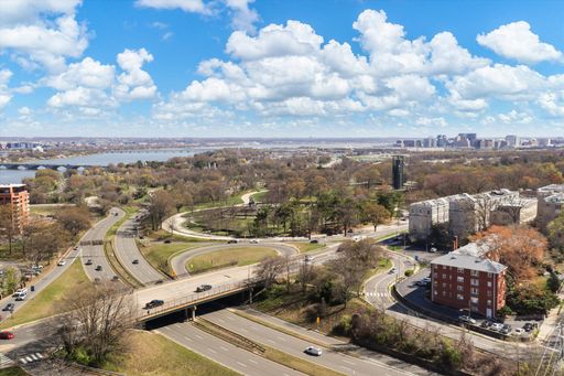 Stunning Potomac River View- Rosslyn/Metro – photo 1