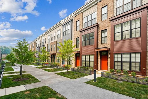 Modern luxury meets unbeatable convenience in the heart of Falls Church!!!! – photo 1