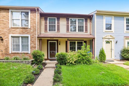 Beautifully Updated Townhome For Rent In The Heart of Reston! – photo 1