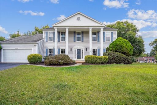 Beautifully Updated 5 Bedroom 3.5 Bath Colonial In Bradley Forest For Rent! – photo 1