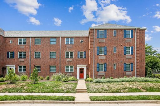 Adorable and update condo! Close to Old Town Pubs and shopping!! – photo 1