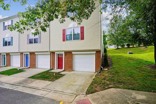 Spacious Stafford Townhome Near I-95 & Commuter Routes