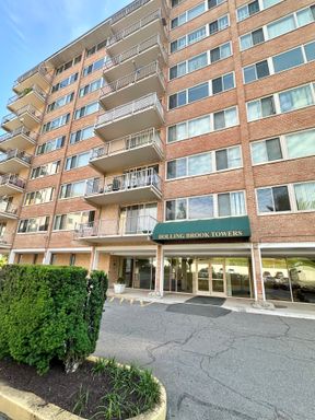Alexandria Condo- Utilities Included! – photo 1
