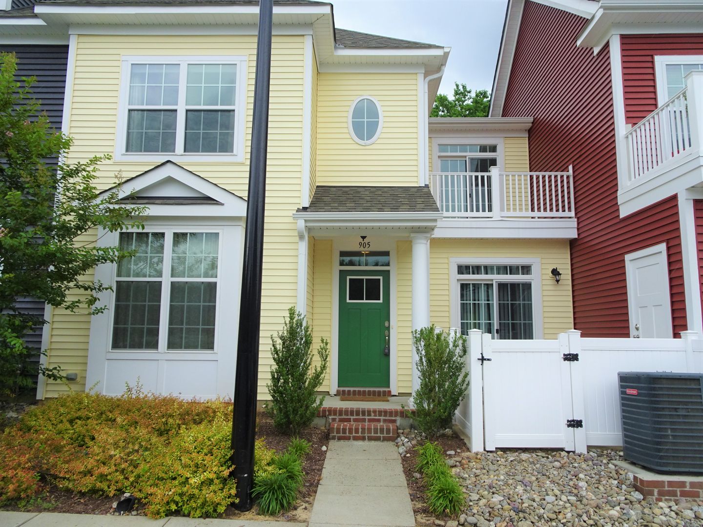 Williamsburg House: 905 Promenade Ln