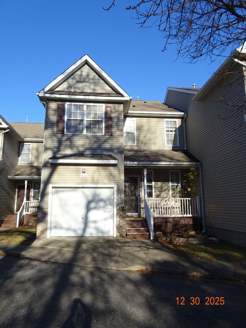 Hampton House: 419 Reflection Ln