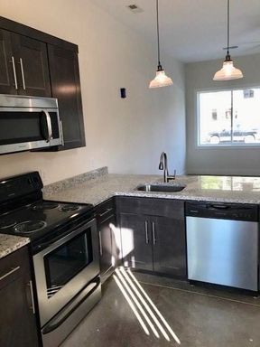 One Bedroom Townhome in Manchester Available in August! – photo 1
