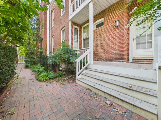 Walkable Fan District 1 Bedroom Apartment with Parking Included! – photo 1