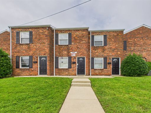 Newly Renovated 2 Bedroom Townhome Available August!! Sign and move in by 8/15 get a FREE 50 IN TV installed in Living Room! – photo 1
