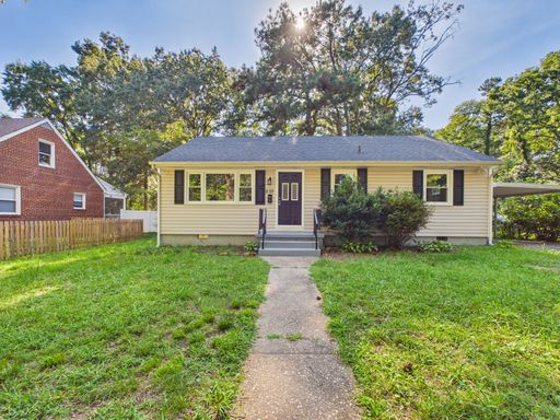Charming 3 Bedroom Rancher with Spacious Backyard in Richmond Available October 12th! – photo 1