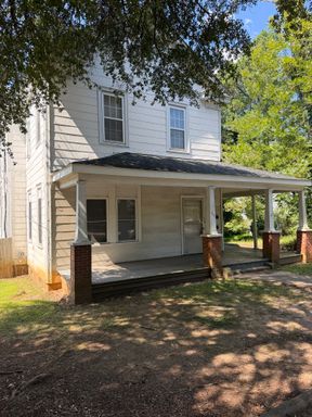 Spacious 2 bedroom 1 bath - Available NOW!