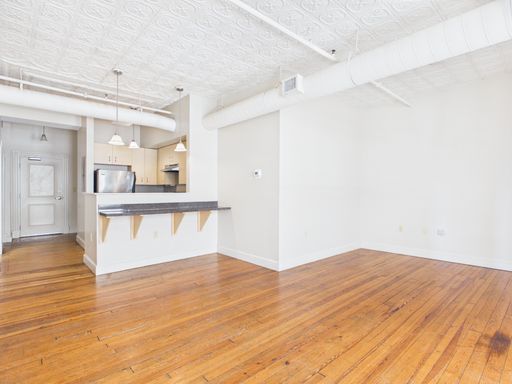Spacious Art District Two Bed, Two Bath Apartment available in NOW! Wi-Fi included! – photo 1