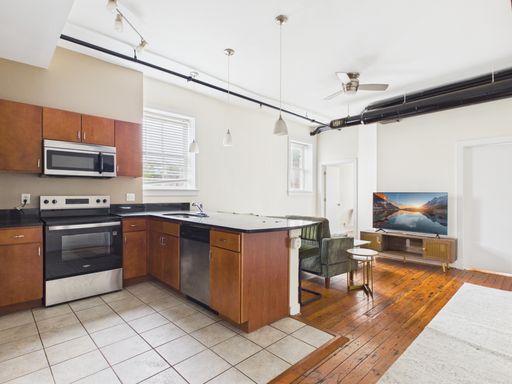 Two Bedroom Two Bath Located in the heart of Shockoe Bottom AVAILABLE NOW! – photo 1