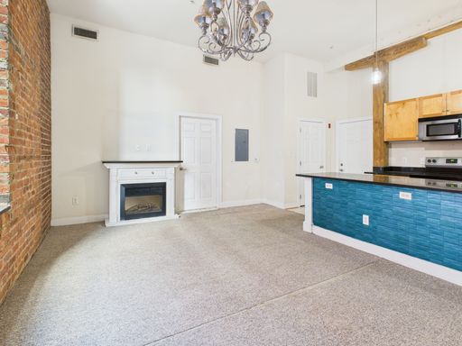 Large Downtown One Bedroom Available in this Fall!! – photo 1