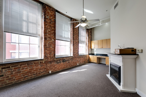 Loft Apartment in Downtown Shockoe Available in September! – photo 1